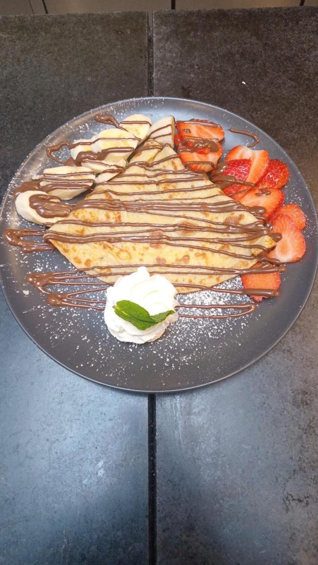 Crêpe au chocolat, banane et fraises